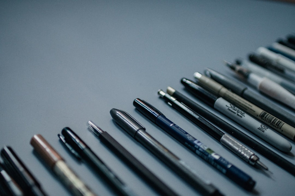 Pro and Con List: Rollerball Vs Ballpoint Pens